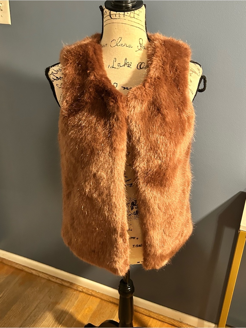 Forever 21 beery tan  faux fur vest ⭐️5FOR$25⭐️